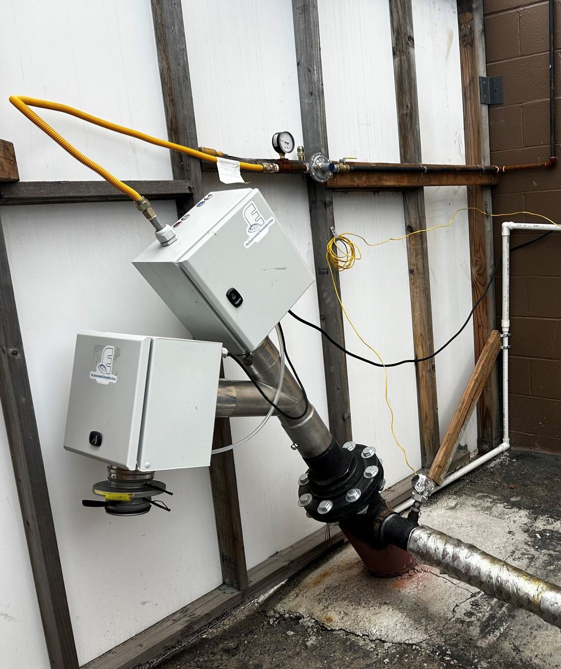 HETR heater wellhead with burner and control enclosures at Carson Plaza, Carson, California